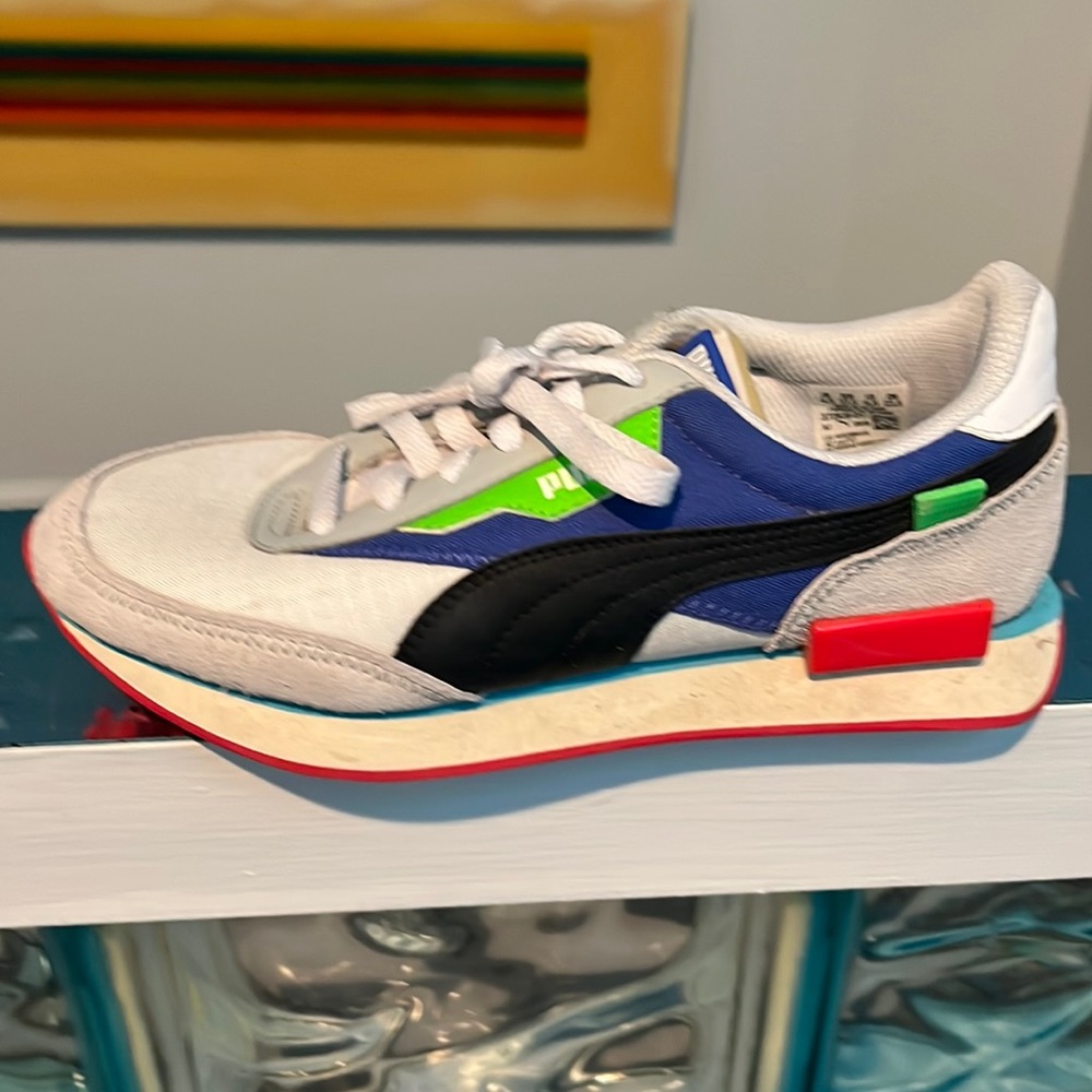 Kids puma shoes 5.5